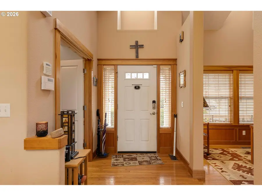 521 NW Mt Mazama St, McMinnville, OR 97128 - #3