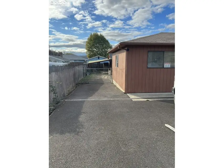2012 NE Vine St, Roseburg, OR 97470 - #2
