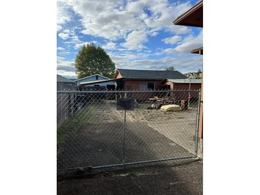 2012 NE Vine St, Roseburg, OR 97470 - #3