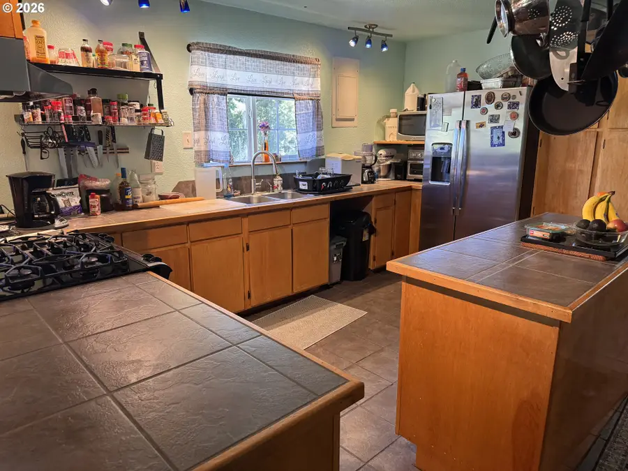 1570 N Irving St, Coquille, OR 97423 - #2
