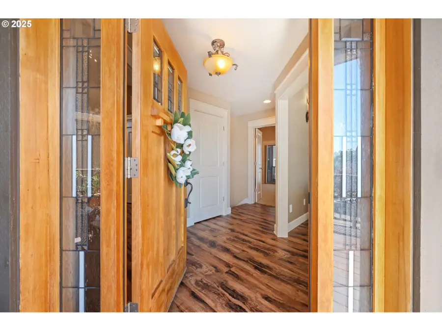 683 N V St, Washougal, WA 98671 - #3