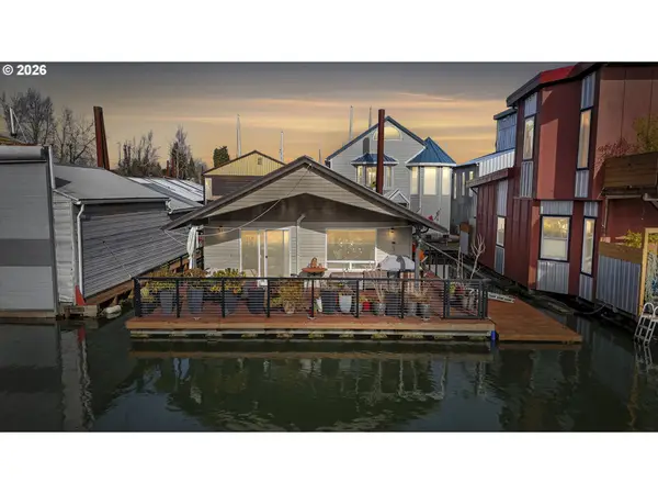 34326 Johnsons Landing Rd #B7, Scappoose, OR 97056