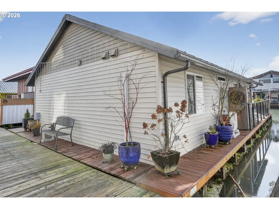 34326 Johnsons Landing Rd #B7, Scappoose, OR 97056 - #2