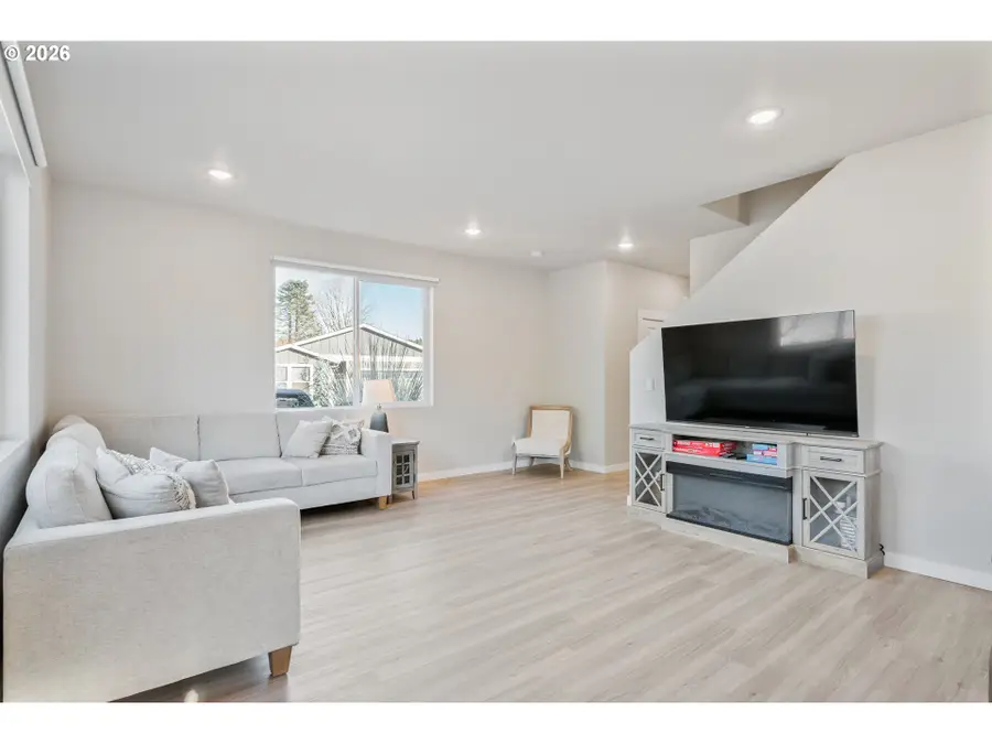 109 Hill Dr, Cathlamet, WA 98612 - #3