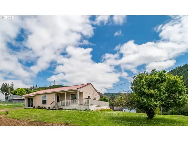 108 SE Apple St, Oakland, OR 97462