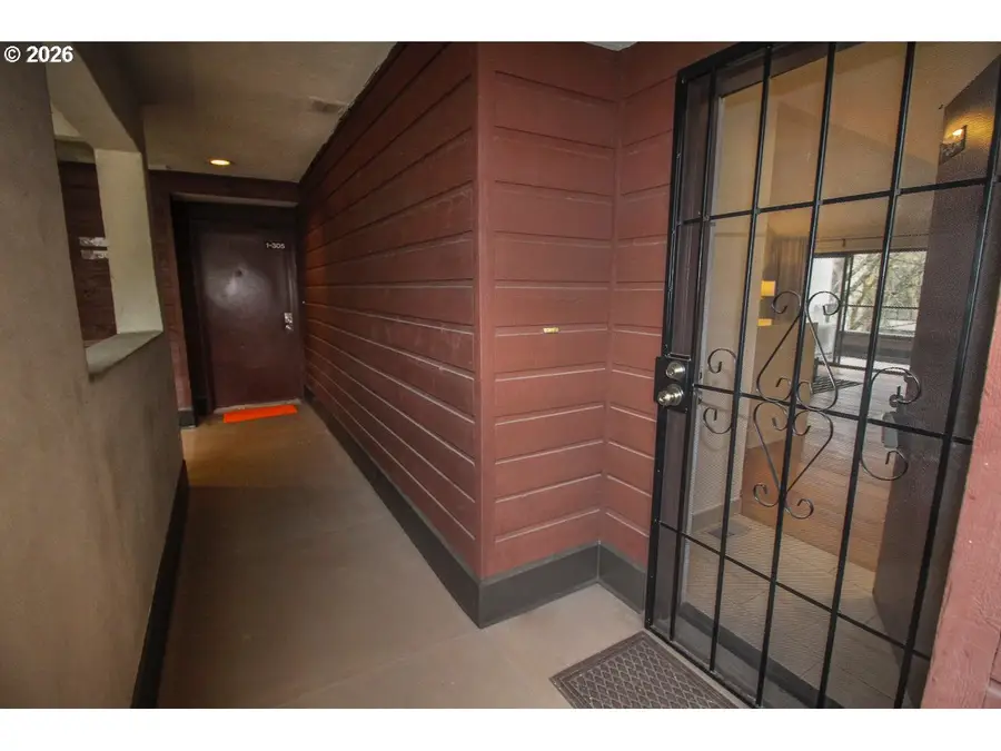 5250 S Landing Dr #304B1, Portland, OR 97239 - #2