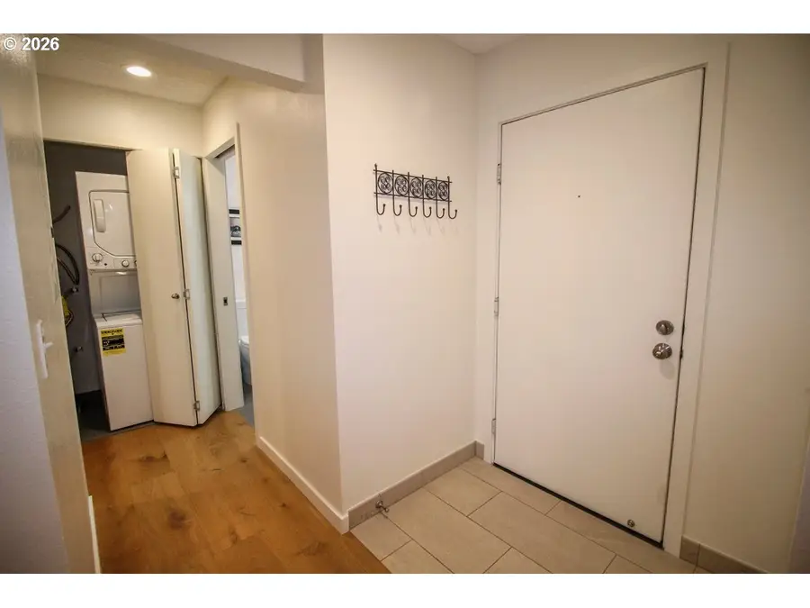 5250 S Landing Dr #304B1, Portland, OR 97239 - #3