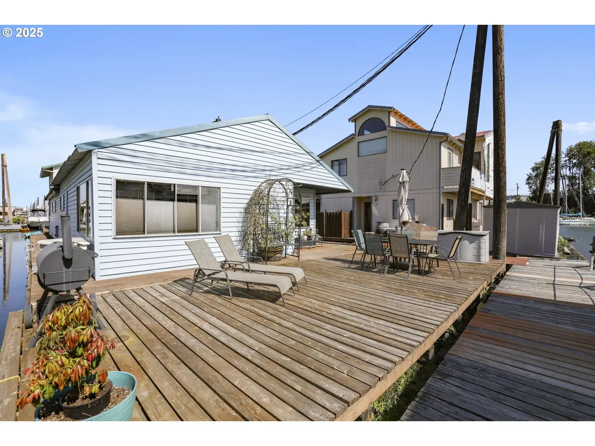 331 NE Bridgeton #7, Portland, OR 97211 - Image #1