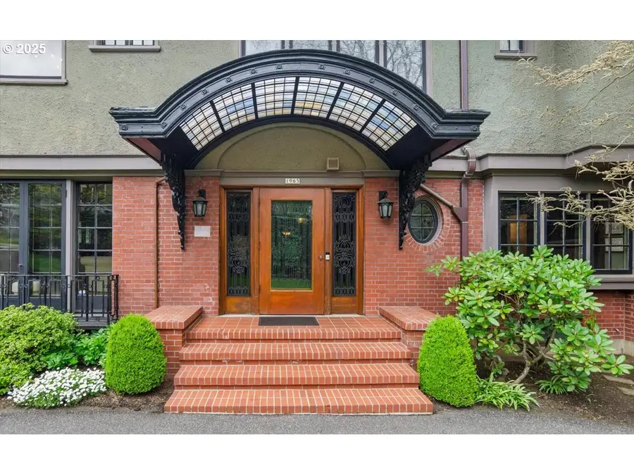 1965 SW Montgomery Pl, Portland, OR 97201 - Image #2
