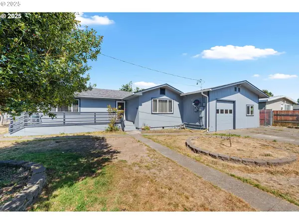 1366 Lakeshore Dr, CoosBay, OR 97420