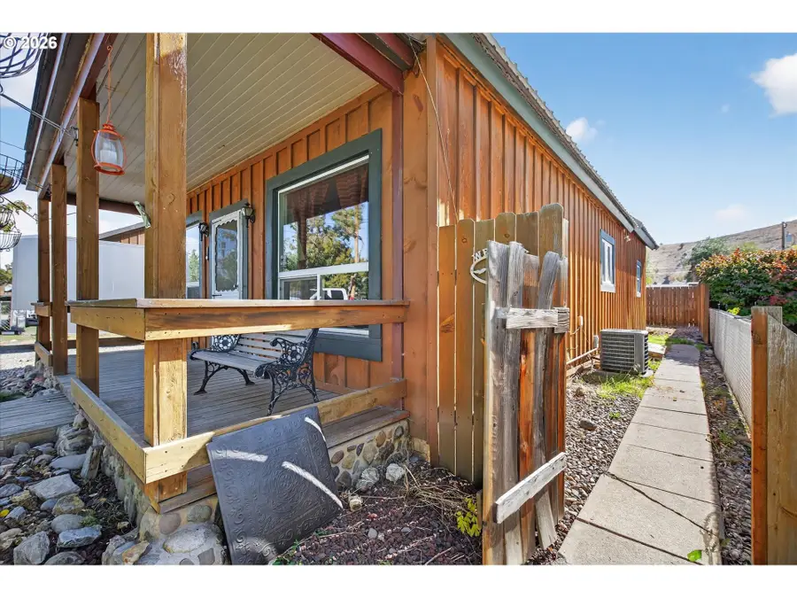 2157 Colorado Ave, Baker City, OR 97814 - #3