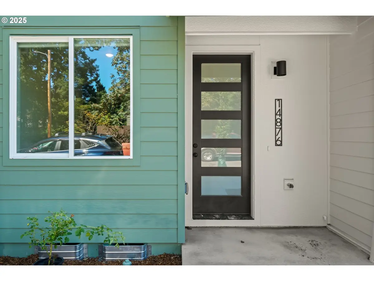 14876 NE Couch St #13, Portland, OR 97230 - Image #1