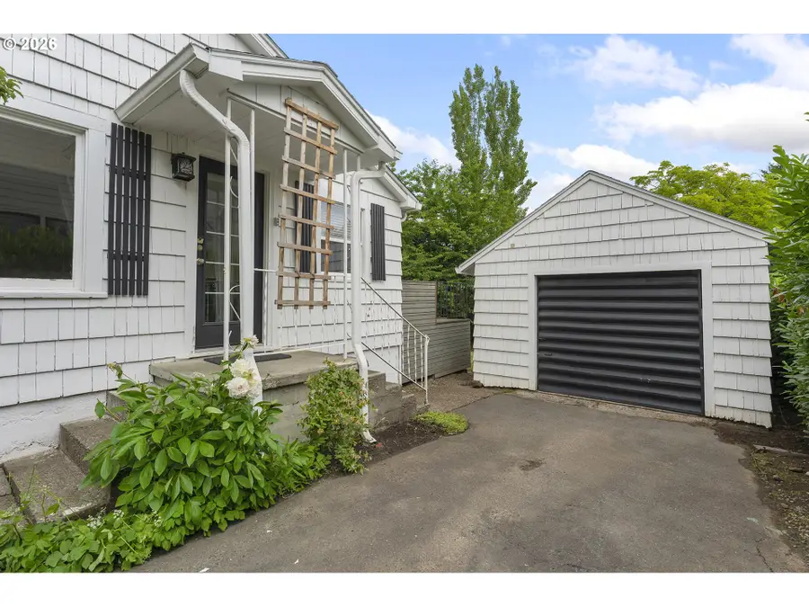1305 Spruce St, Lake Oswego, OR 97034 - #3