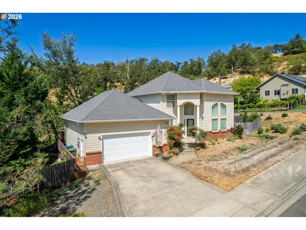 2984 NW Daysha Dr, Roseburg, OR 97471
