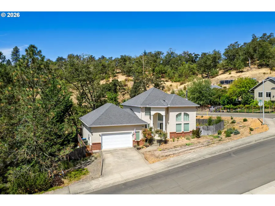 2984 NW Daysha Dr, Roseburg, OR 97471 - #3
