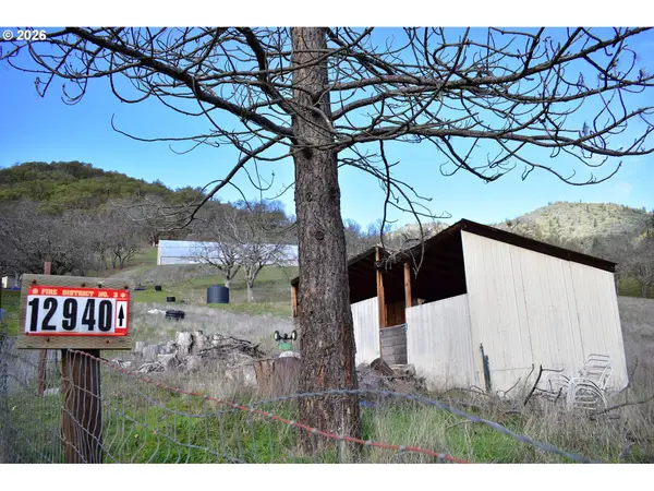 12950 Highway 234, GoldHill, OR 97525