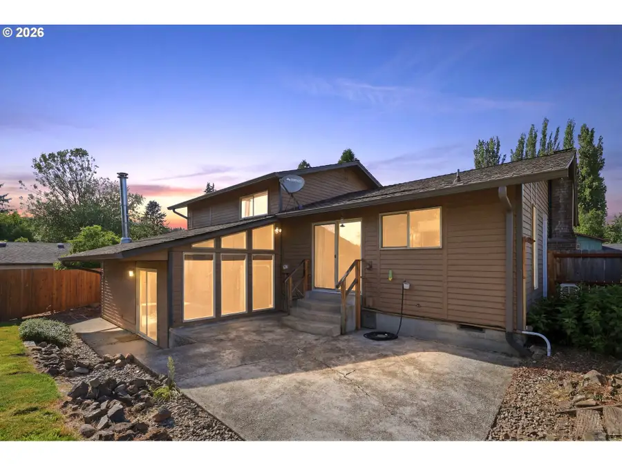 102 Sherwood Ln, Castle Rock, WA 98611 - #3