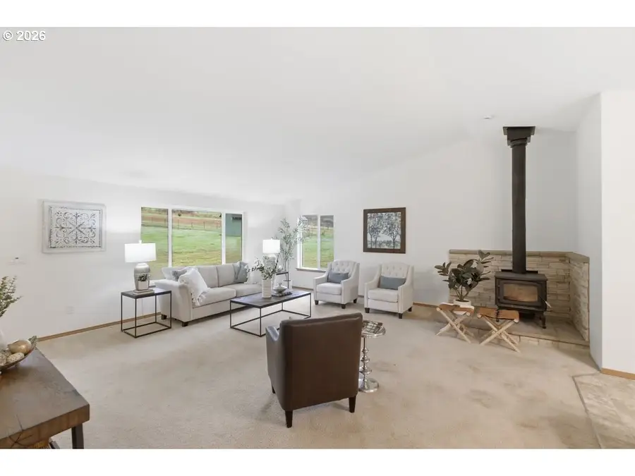 37905 S Wilhoit Rd, Molalla, OR 97038 - Image #2