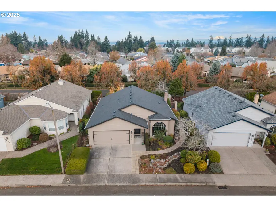 15305 NE Summerplace Dr, Portland, OR 97230 - Image #2