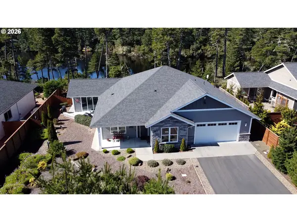 88084 Lake Point Dr, Florence, OR 97439