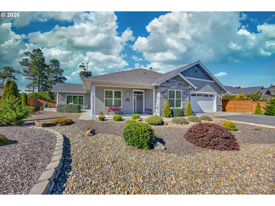 88084 Lake Point Dr, Florence, OR 97439 - #3