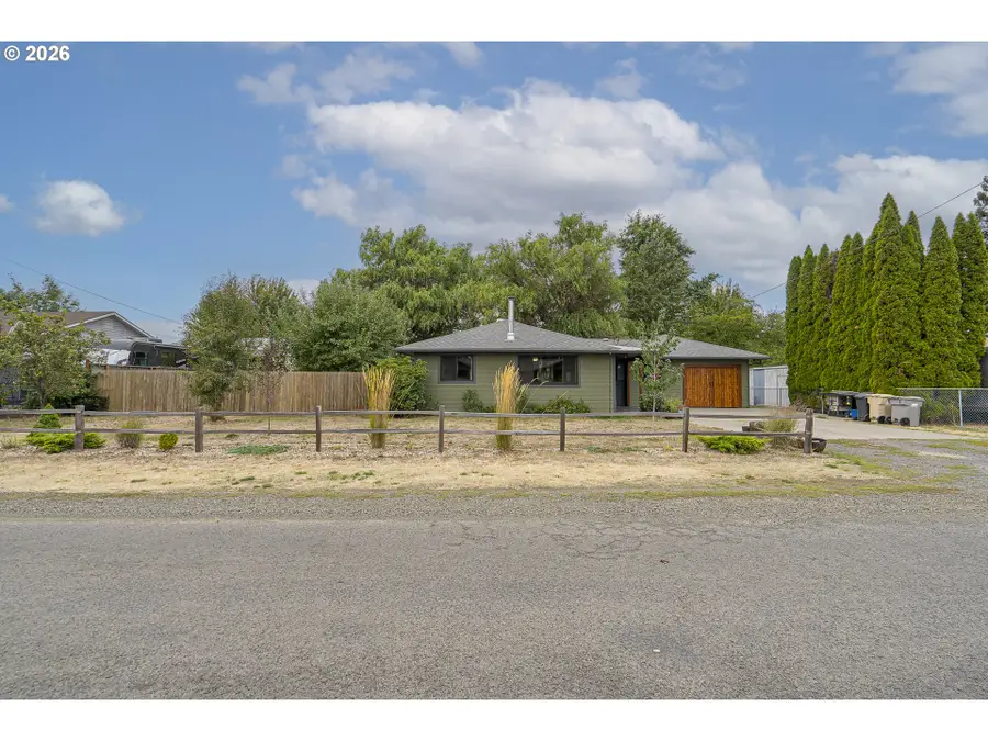 320 S 11th St, Lebanon, OR 97355 - #2