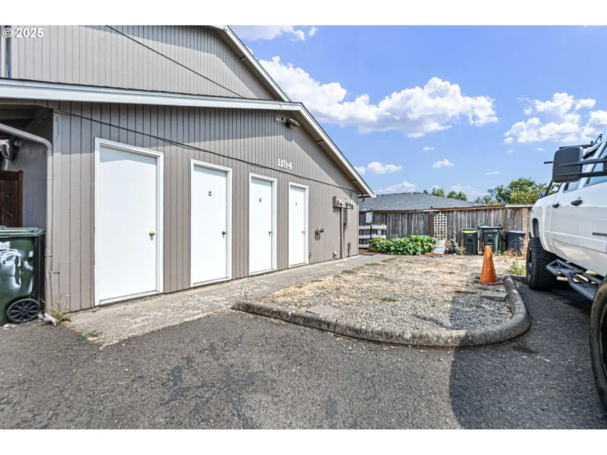 1194 R St, Springfield, OR 97477 - Image #1