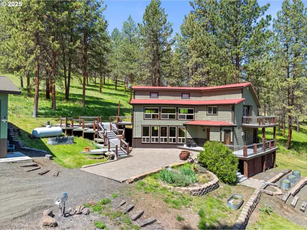 61702 Middle Fork Ln, Ritter, OR 97856