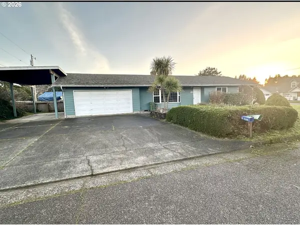 2691 14th St, NorthBend, OR 97459