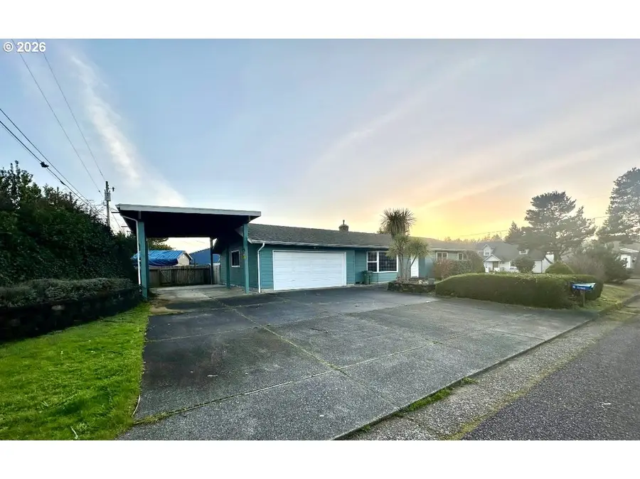 2691 14th St, North Bend, OR 97459 - #2