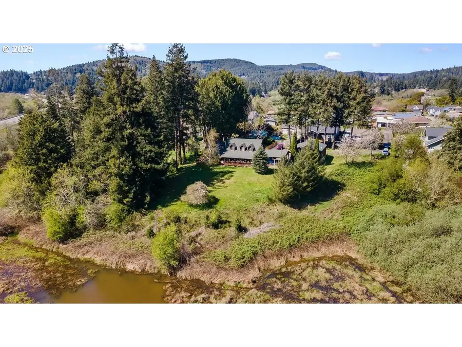 527 W 4th St, Coquille, OR 97423 - Image #2