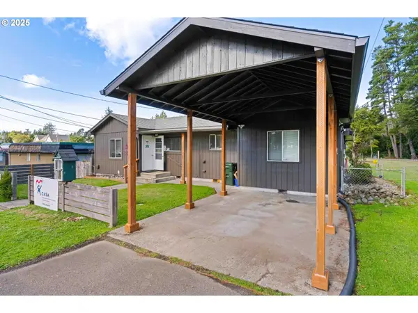 1848 Thomas Ave, CoosBay, OR 97420