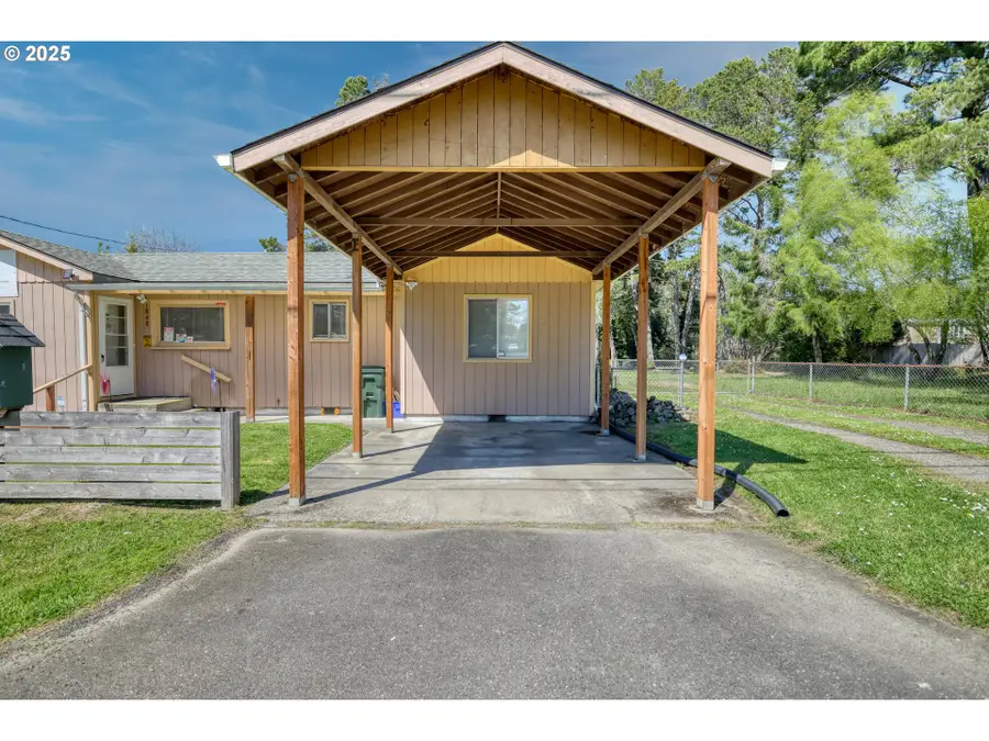 1848 Thomas Ave, Coos Bay, OR 97420 - Image #2