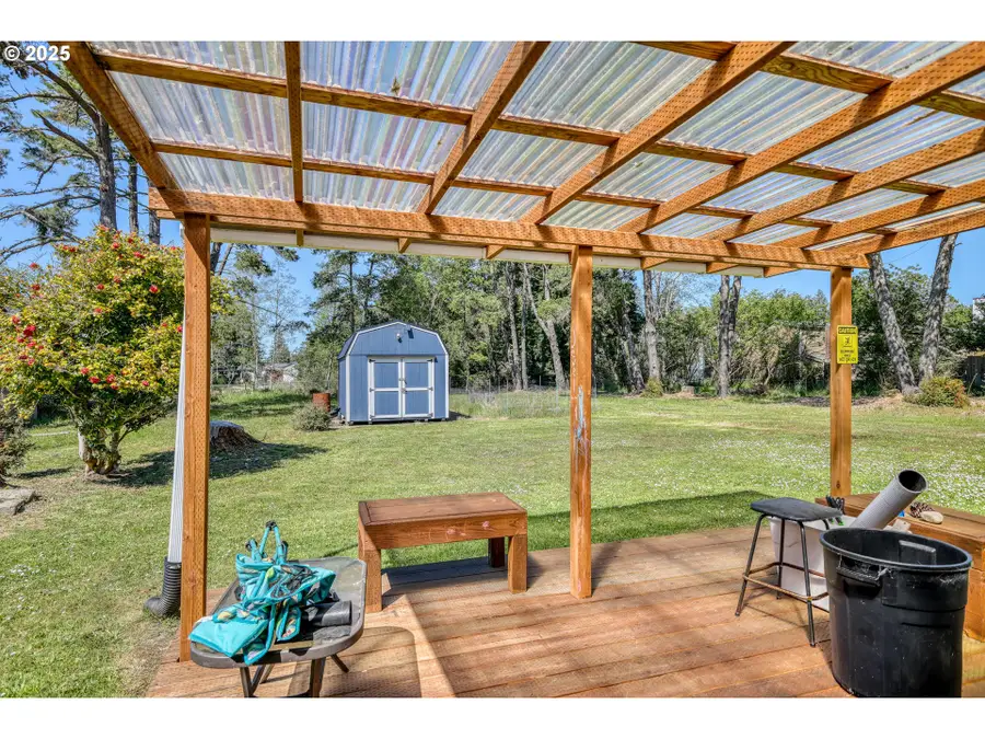 1848 Thomas Ave, Coos Bay, OR 97420 - Image #3