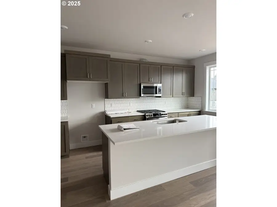 16858 SW Leaf Ln, Tigard, OR 97224 - Image #2