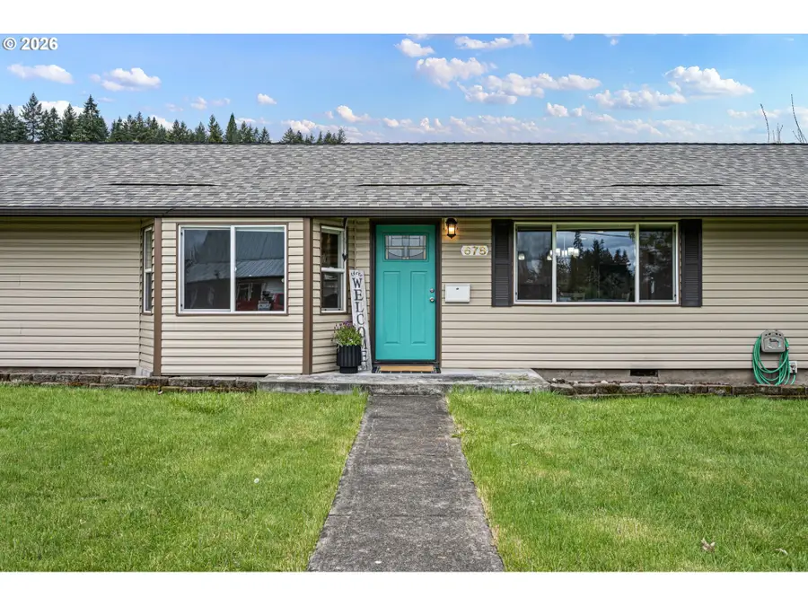 678 5th Ave, Sweet Home, OR 97386 - #2