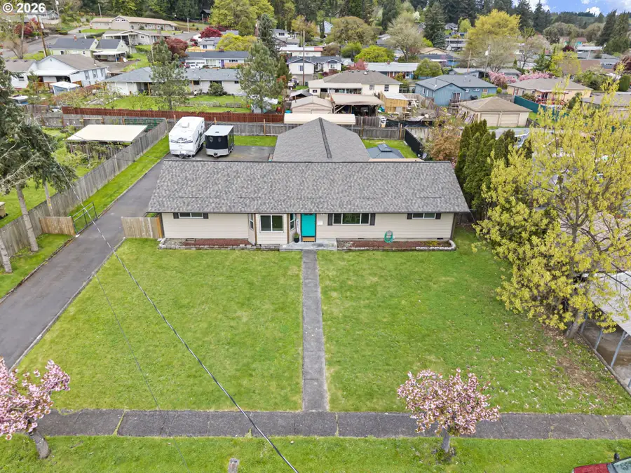 678 5th Ave, Sweet Home, OR 97386 - #3