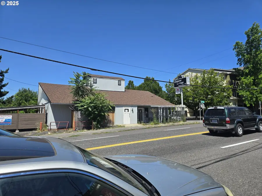 5842 E Burnside St, Portland, OR 97215 - Image #3
