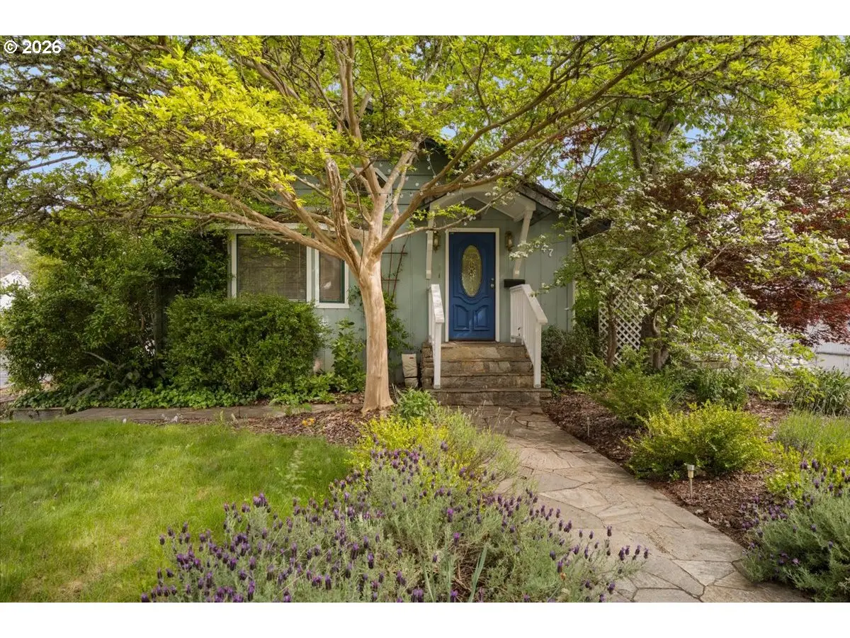 847 NW 5th St, Grants Pass, OR 97526 - #1