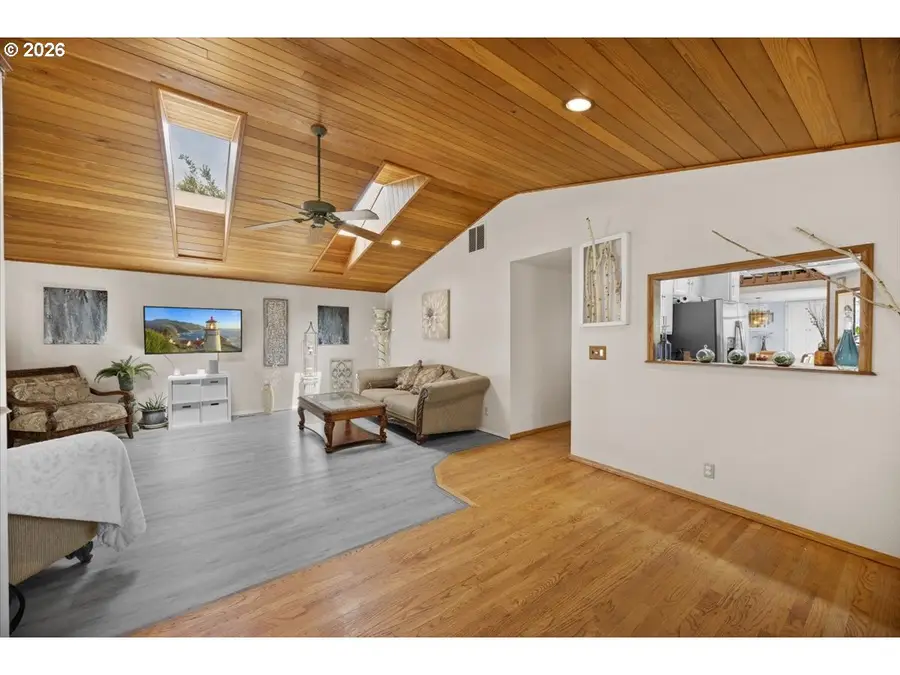 847 NW 5th St, Grants Pass, OR 97526 - #2
