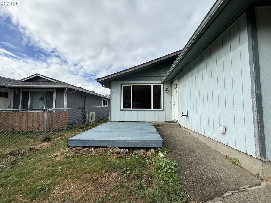 1419 Bowmont Ave, Kelso, WA 98626 - Image #2