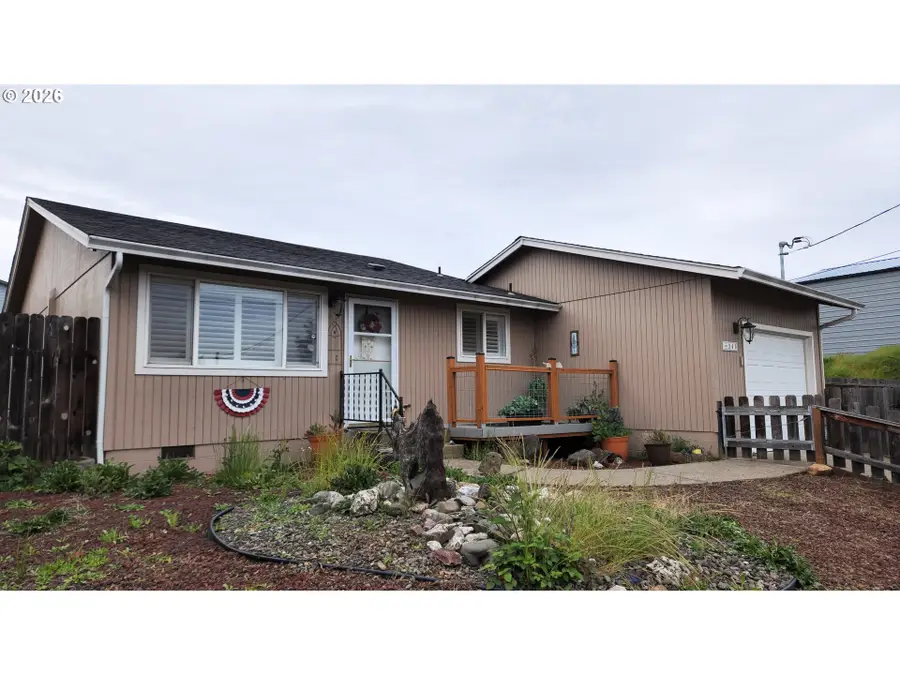 340 SE Darrell Ave, Winston, OR 97496 - #3