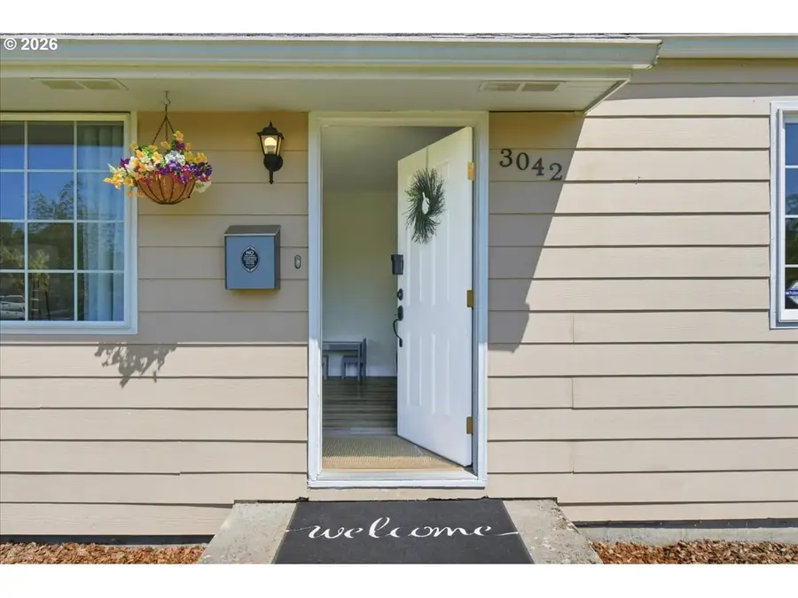 3042 Field St, Longview, WA 98632 - #3