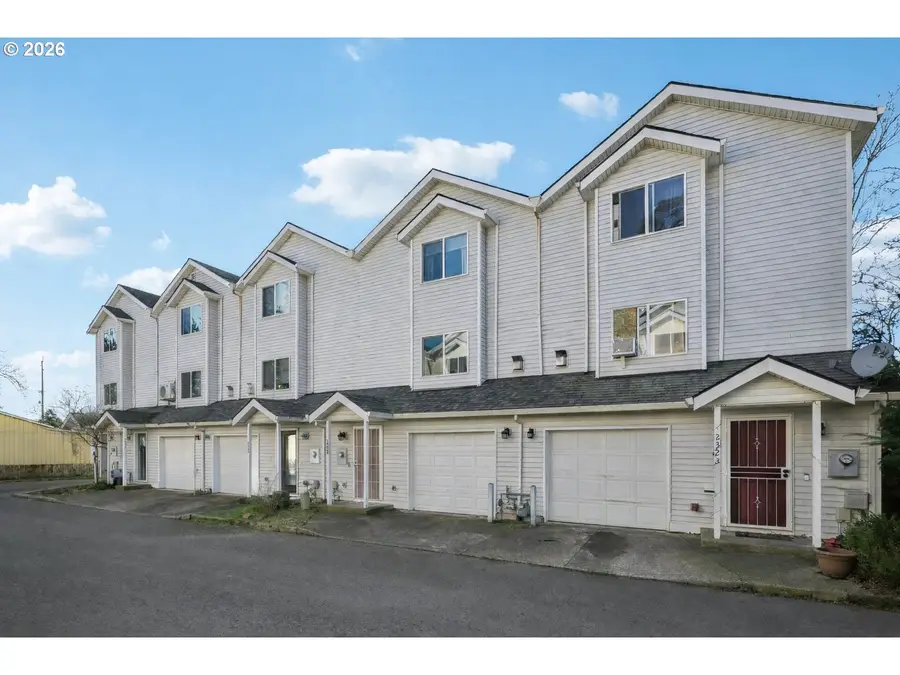 2327 SE Lee Ln, Portland, OR 97233 - #3