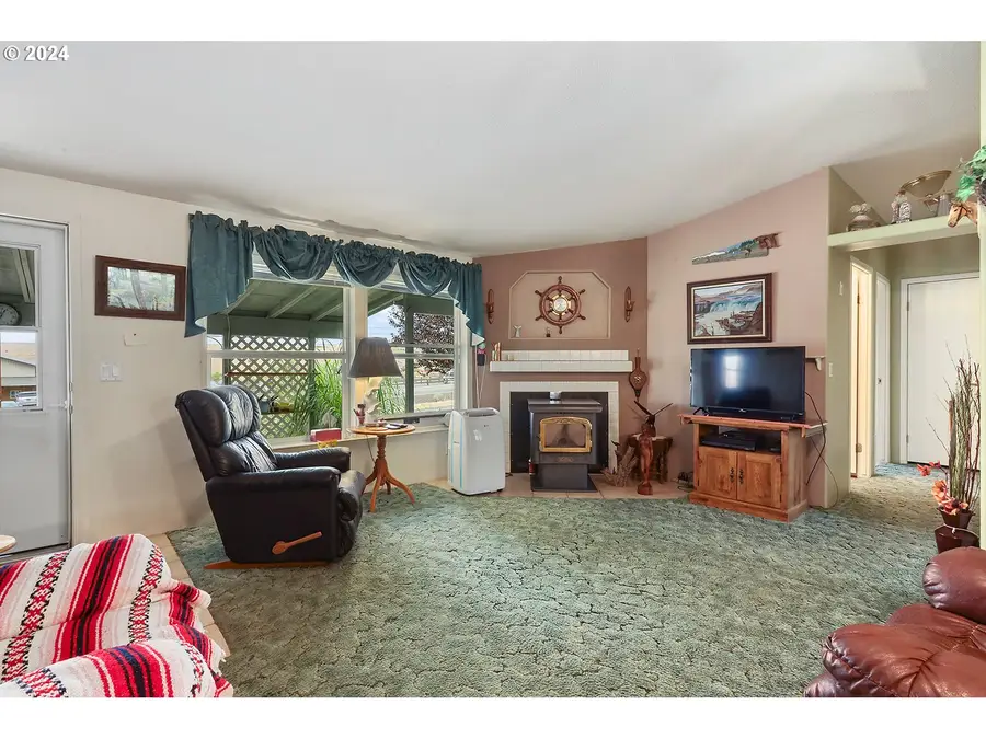 1206 N Us Highway 197, Maupin, OR 97037 - #2