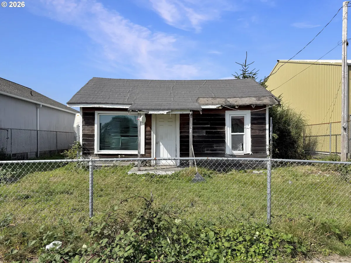 636 Hemlock St, Brookings, OR 97415 - #1