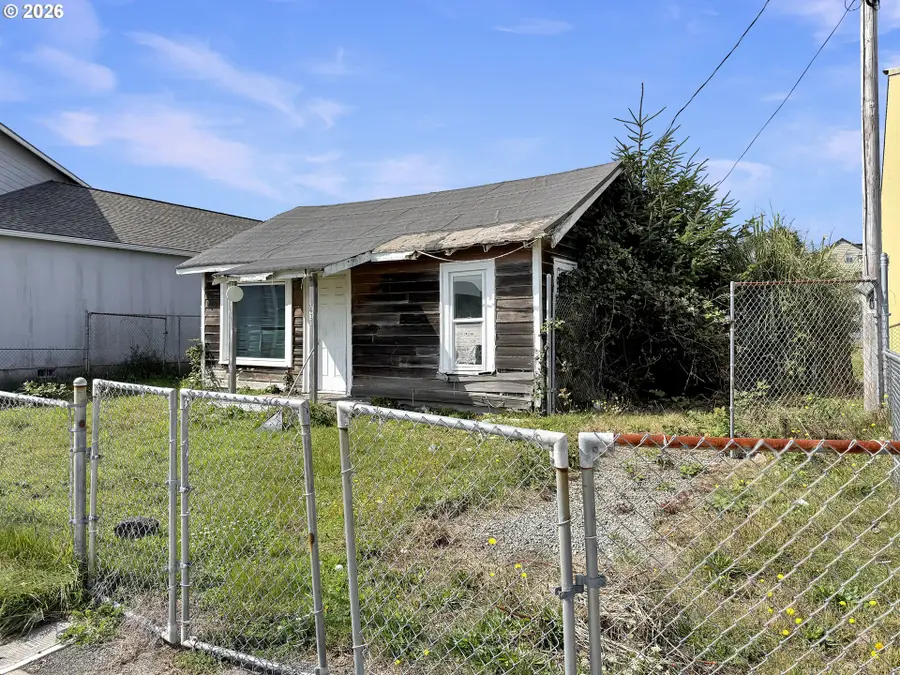 636 Hemlock St, Brookings, OR 97415 - #3