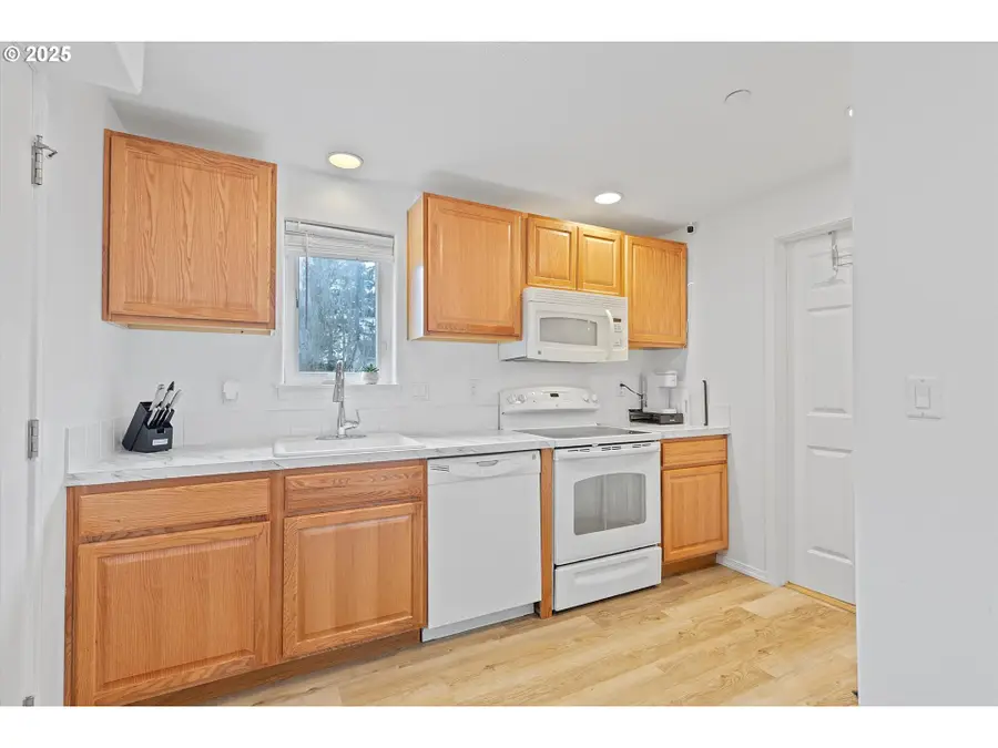 132 SE 119th Ave, Portland, OR 97216 - Image #2