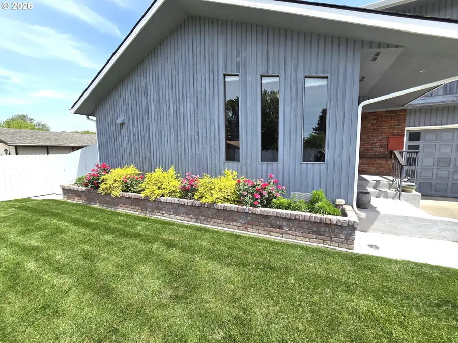 1 SW Birch Dr, Hermiston, OR 97838 - #2
