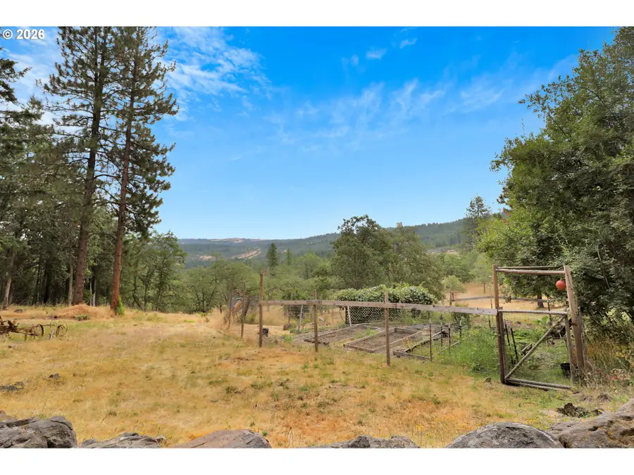 2520 Carroll Rd, Mosier, OR 97040 - #3